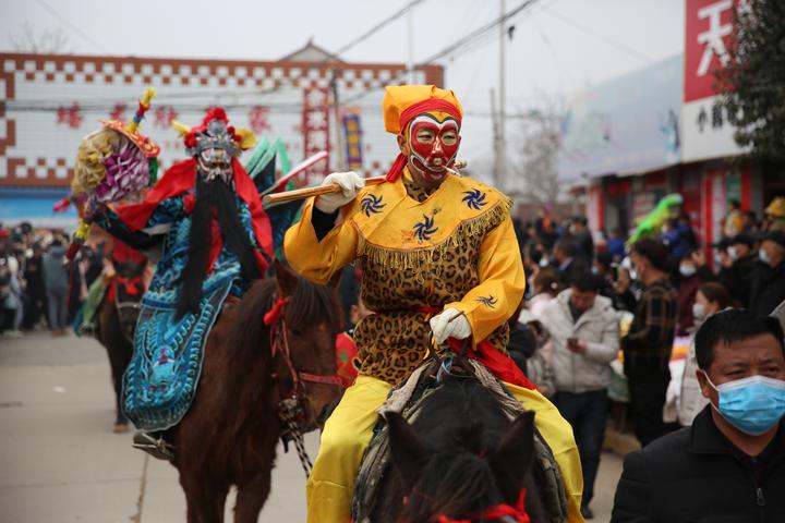 陝西寶雞:金臺區蟠龍鎮 金虎賀歲享新春 社火鐵花鬧元宵_中國大陸