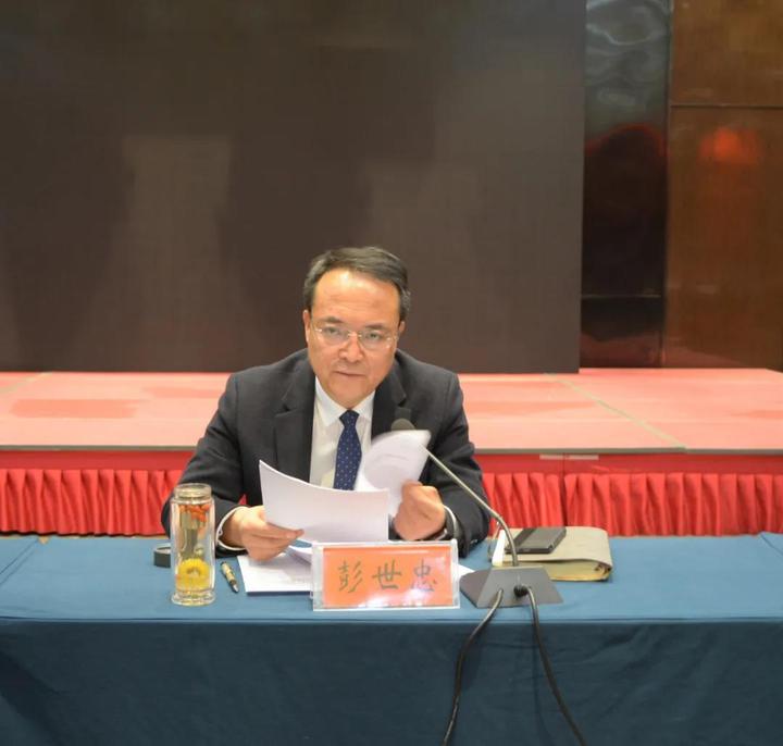 彭世忠要求王宏强强调,2022年乡村振兴工作要紧紧围绕"守底线,抓发展