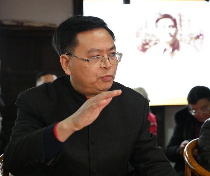 彭贤伦只要人人拥有天光云影共徘徊的半亩方塘就能汇聚起中华民族伟大