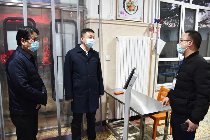 山西晋中寿阳县委副书记县长彭超四不两直夜查平舒煤业疫情防控和安全