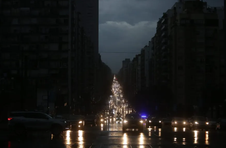 马德普拉塔市全市大规模停电