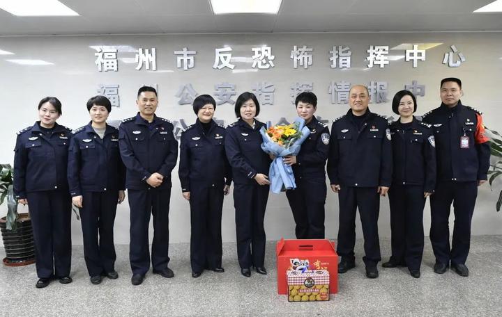 部主任潘臻颖代表市公安局党委走访慰问了刚刚获评全国公安"好警嫂"