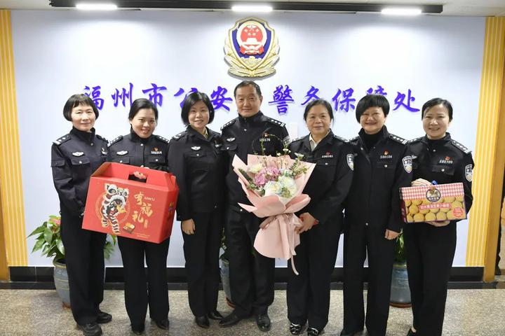 部主任潘臻颖代表市公安局党委走访慰问了刚刚获评全国公安"好警嫂"