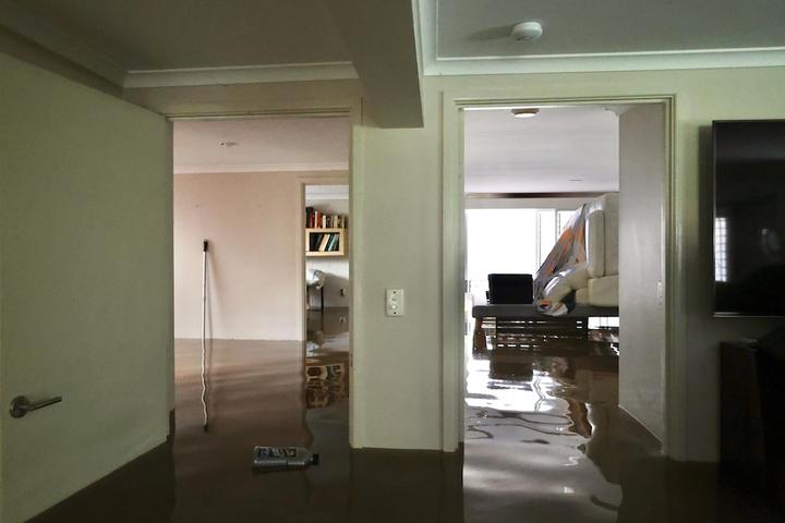 客厅被水淹的图片图片
