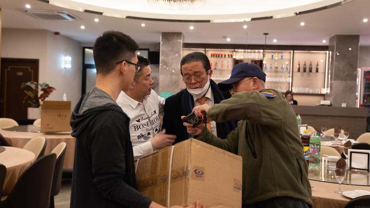 今日匈牙利39撤侨行动开始华界新闻乌愿就克里米亚和分离领土进行谈判