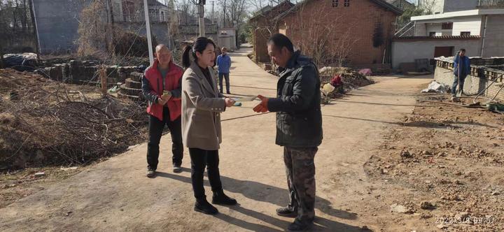 陕西洛南县应急管理局巾帼宣传小分队深入永丰镇宣传森林防灭火知识