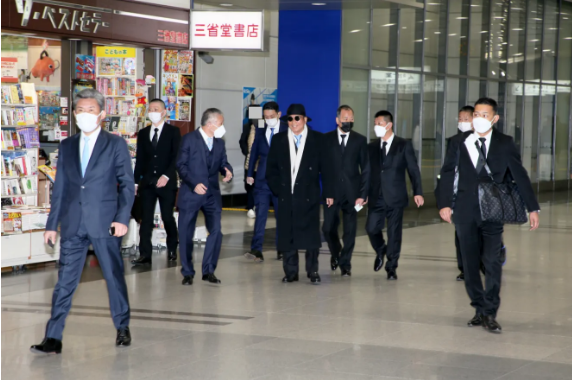 日本黑社会组织山口组老大惊现东京品川车站,没想到被日本网民"怼疯了