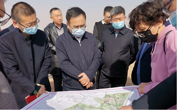 青铜峡市委书记文学智副书记赵彦林调研鸽子山葡萄酒文化旅游小镇建设