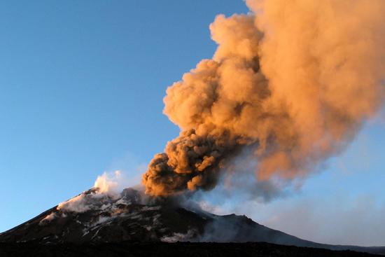 危地马拉三座活火山活动频繁 政府告诫民众增强防灾意识