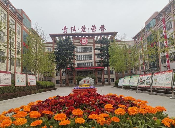 教师队伍是助推双减工作的有力保障访渭南市临渭区前进路中学校长席挺