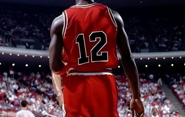 球衣号码背后的故事乔丹遭盗窃改穿12号罗德曼选奇葩号被驳回