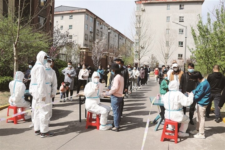 山西晋中直击榆次防范区核酸采样一线抱团战疫驱散疫情倒春寒