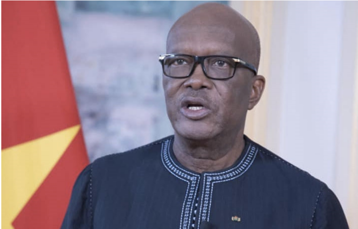 西非华声i布基纳法索前总统卡博雷回到其住所但行动仍受限