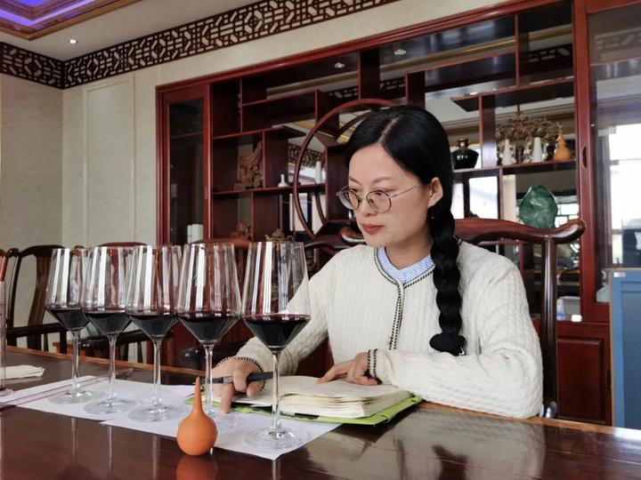 宁夏五一劳动荣誉公示酿酒师吴秀勇与贺兰晴雪酒庄上榜