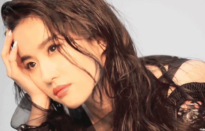 走到今天34岁的刘亦菲没有张柏芝的命也没有张曼玉的运