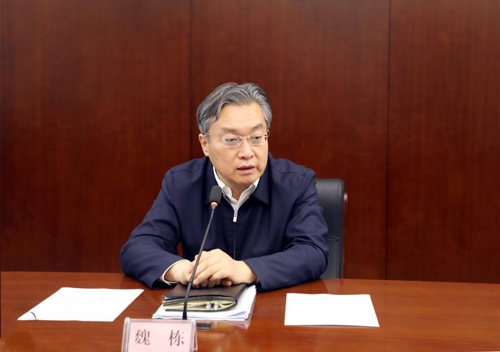 山西晋中榆社县面对面倾听心声零距离为企解难魏栋主持召开与景峰集团