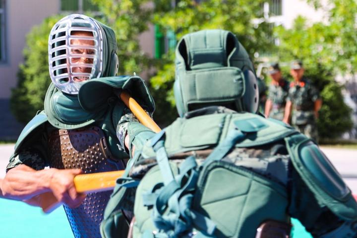 直击武警官兵夏季大练兵_军事_贝宁_新闻_华人头条