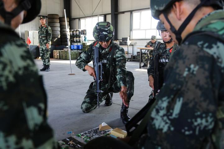 直击武警官兵夏季大练兵_军事_贝宁_新闻_华人头条