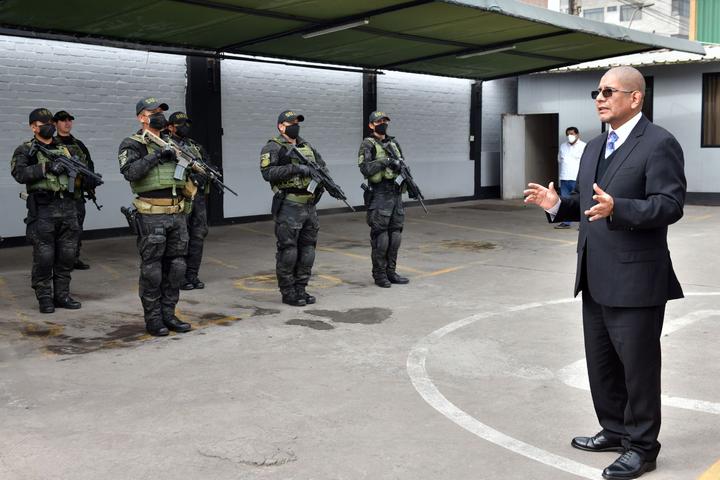 秘鲁内政部长今天到访国家警察战术行动分队的总部