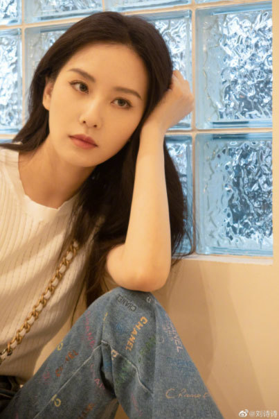 刘诗诗慵懒悠然风生活照_娱乐_韩国_新闻_华人头条