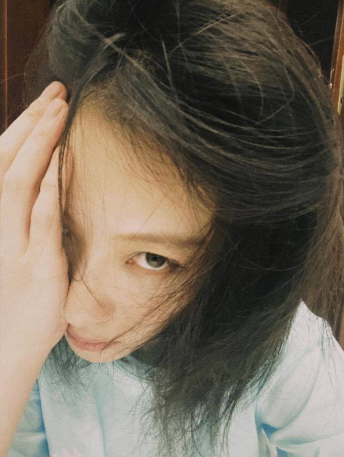 倪妮晒怼脸自拍照 淡妆出镜气质绝佳_拉斯维加斯_新闻_华人头条