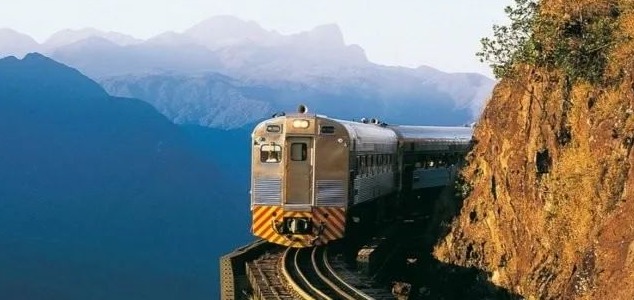 e turismo"巴西巴拉那州(paraná)的巴拉那瓜-库里蒂巴铁路(ferrovia