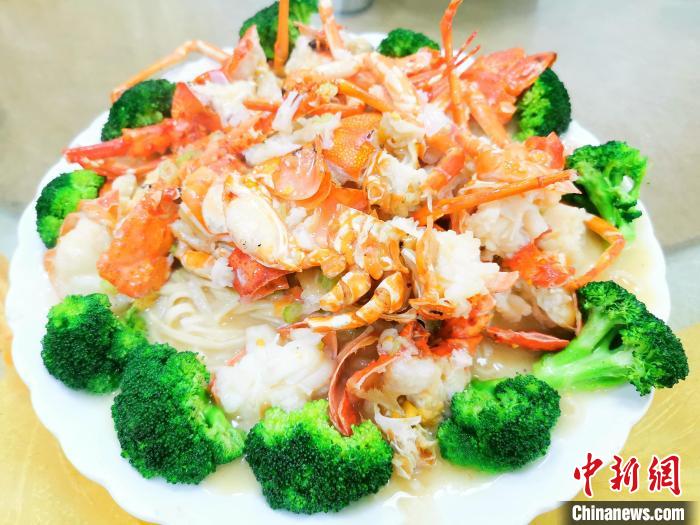 芝士伊面焗"小青龙" 李晓春 摄