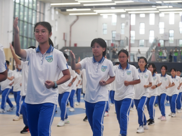 东莞中学松山湖学校举行国防主题教育结业典礼_荷兰_新闻_华人头条