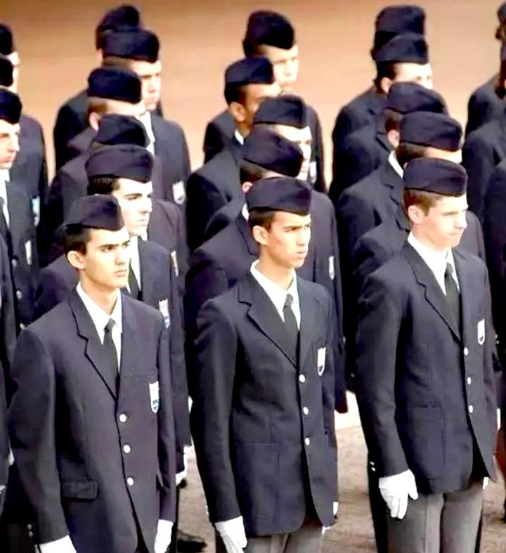 法国文具与校服 巴黎明行坐家日记(674) 2022.9.3.