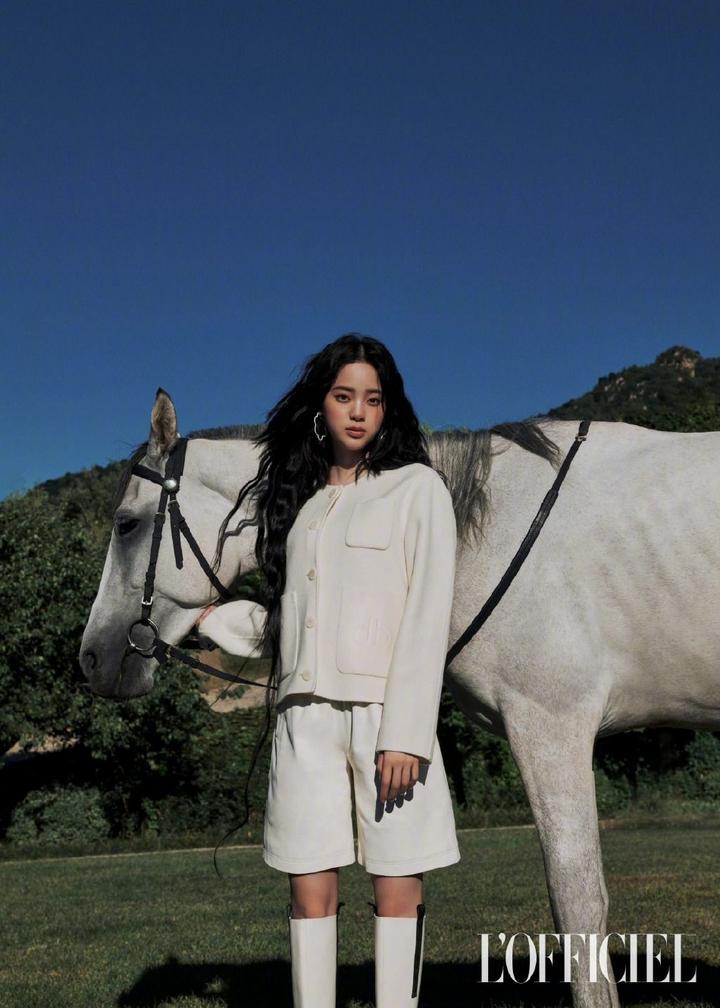 欧阳娜娜写真大片释出 羊毛卷造型文艺浪漫_south africa_新闻_华人