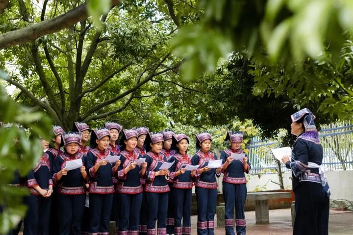 歌动少年心法润少年人贵州三级法院走进长顺县第四第二中学