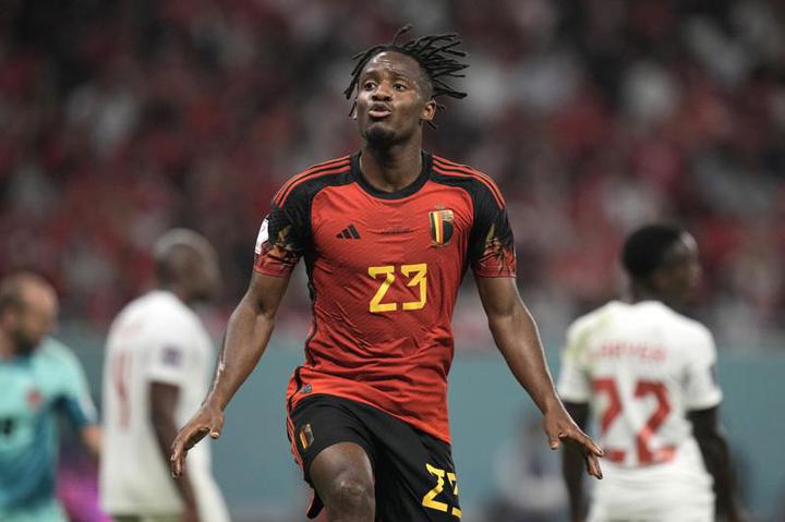 比利时前锋巴舒亚伊(michy batshuayi,图)接获队友长传,在加拿大门柱