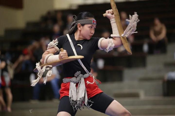 据悉,"斗狮拳"(kun lbokator)是高棉传统武术,在柬埔寨社会上已拥有
