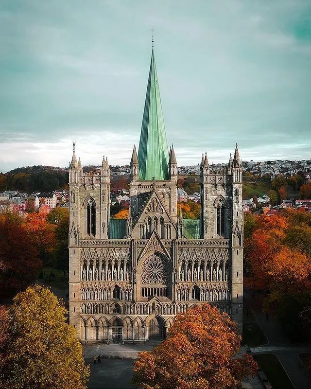 最北端的哥特式大教堂——你都有可能看到这座从城市的各个位置photo