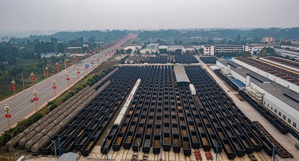 中老铁路首列国内采购货车在眉山下线_阿根廷_新闻_华人头条