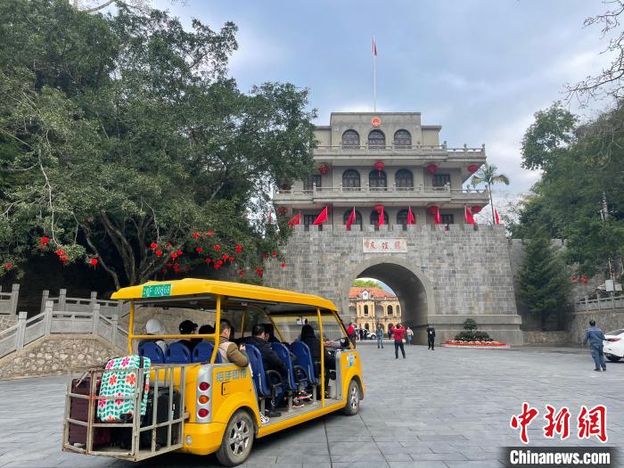 直击友谊关口岸:东盟水果等年货产品更顺畅入境中国_中国大陆_新闻