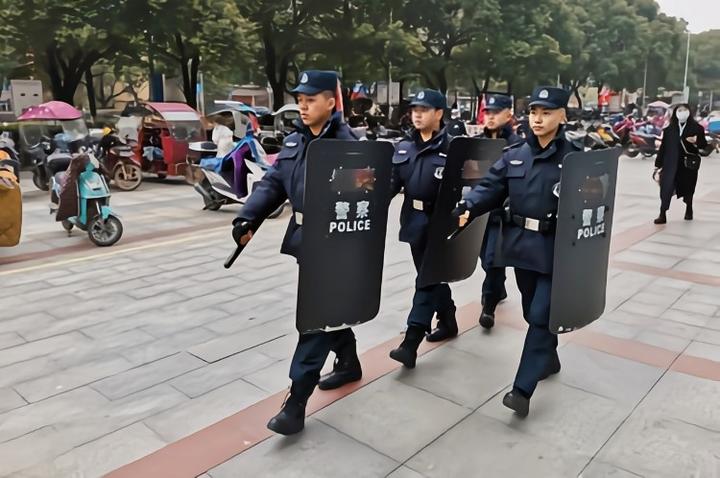 段建中:致敬人民警察——写在第三个"中国人民警察节"