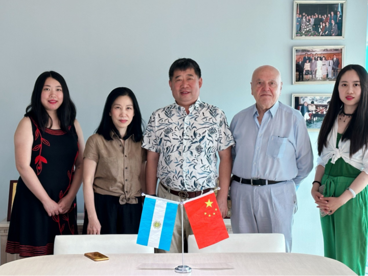 王立朝主任同新东方国际旅行社社长沈敏会谈_中国大陆_新闻_华人头条