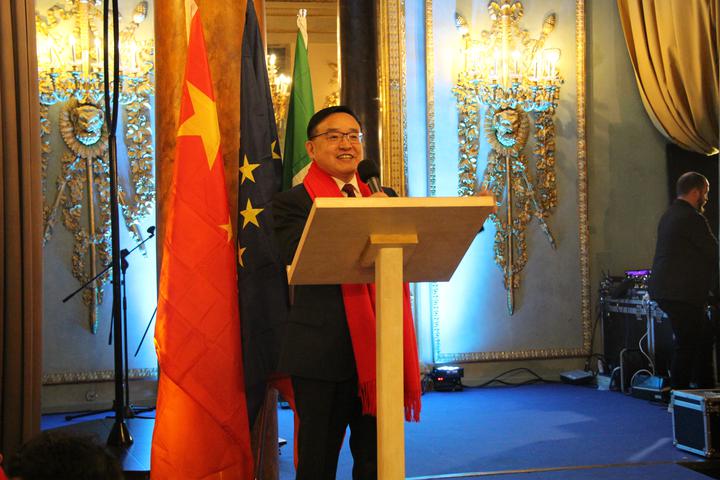 驻意大利大使贾桂德出席"中意共庆兔年新春晚宴"_中国大陆_新闻_华人