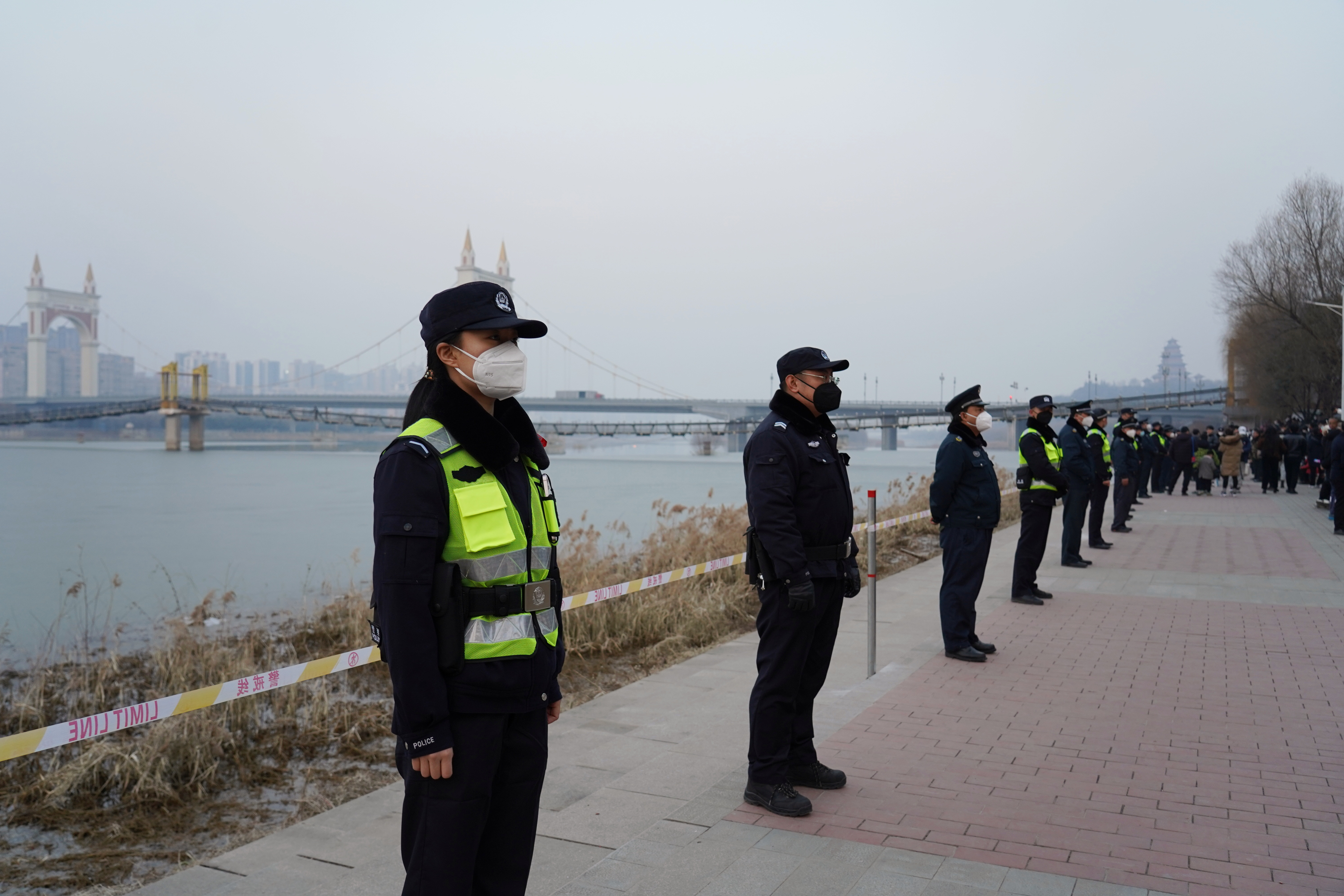 渭滨警方：“四到位”确保元宵节焰火燃放安全有序