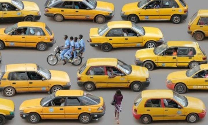 非洲喀麦隆玩命出租车图片