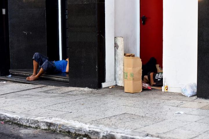 Adictos deambulan como almas en pena por abandonado microcentro