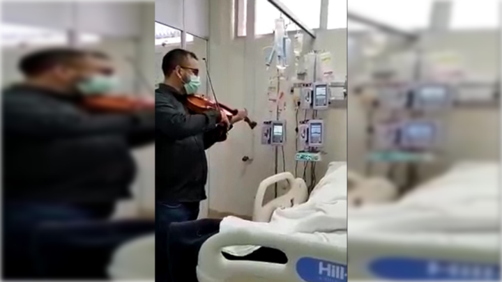 Emotivo: despide a su padre en IPS con música paraguaya