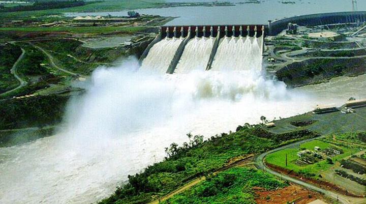 Visitando a Usina Binacional de Itaipu pelo lado Paraguaio.