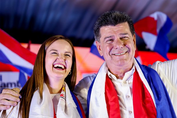 تويتر \ Concertación Nacional 2023 على تويتر: "¡Las encuestas lo confirman: el cambio ya llega al Paraguay! Sé parte y votá lista 3, Efraín Alegre presidente de la República, Sole Núñez vicepresidenta.