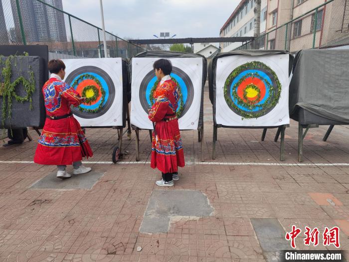 百廿学府山西大学学子“清明射柳” 弘扬中华传统射艺文化