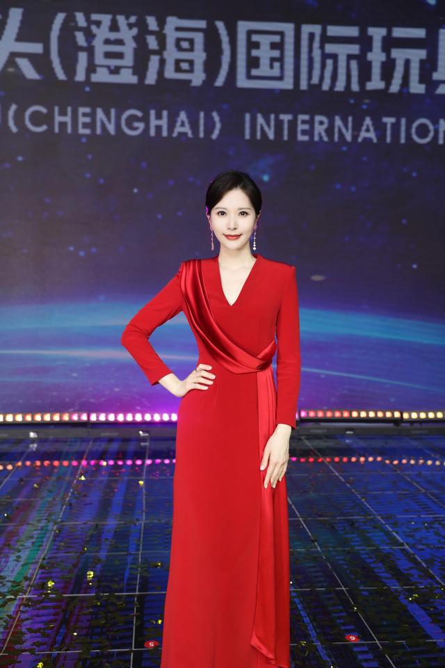 人谢映玲主持中国汕头国际玩具礼品博览会开幕式_福建_新闻_华人头条