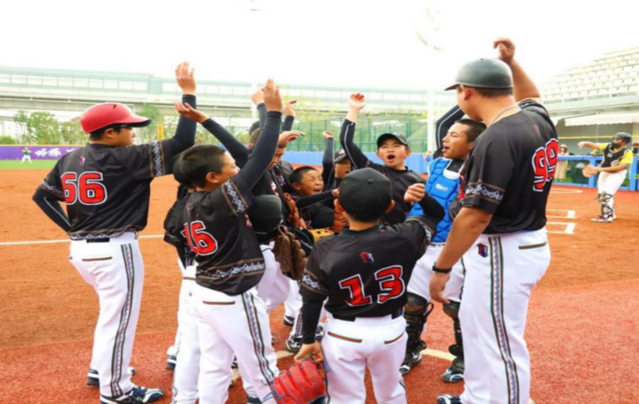 四川凉山州强棒天使队夺得第四届"海峡两岸学生棒球邀请赛"小学组冠军