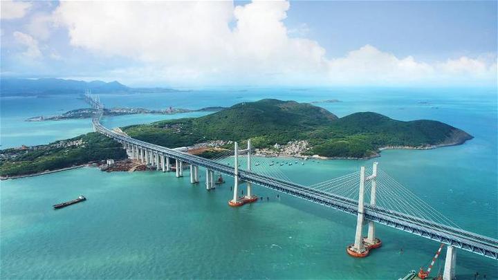 世界上最长的跨海公铁两用大桥——平潭海峡公铁大桥