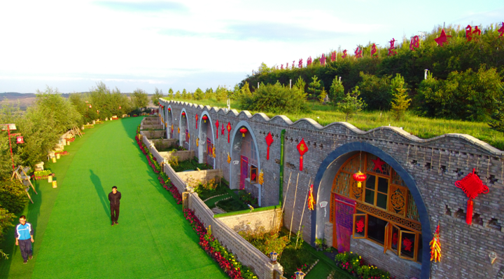 宛如仙境位于火石寨国家地质公园,党家岔震湖红色革命文化圣地将台堡